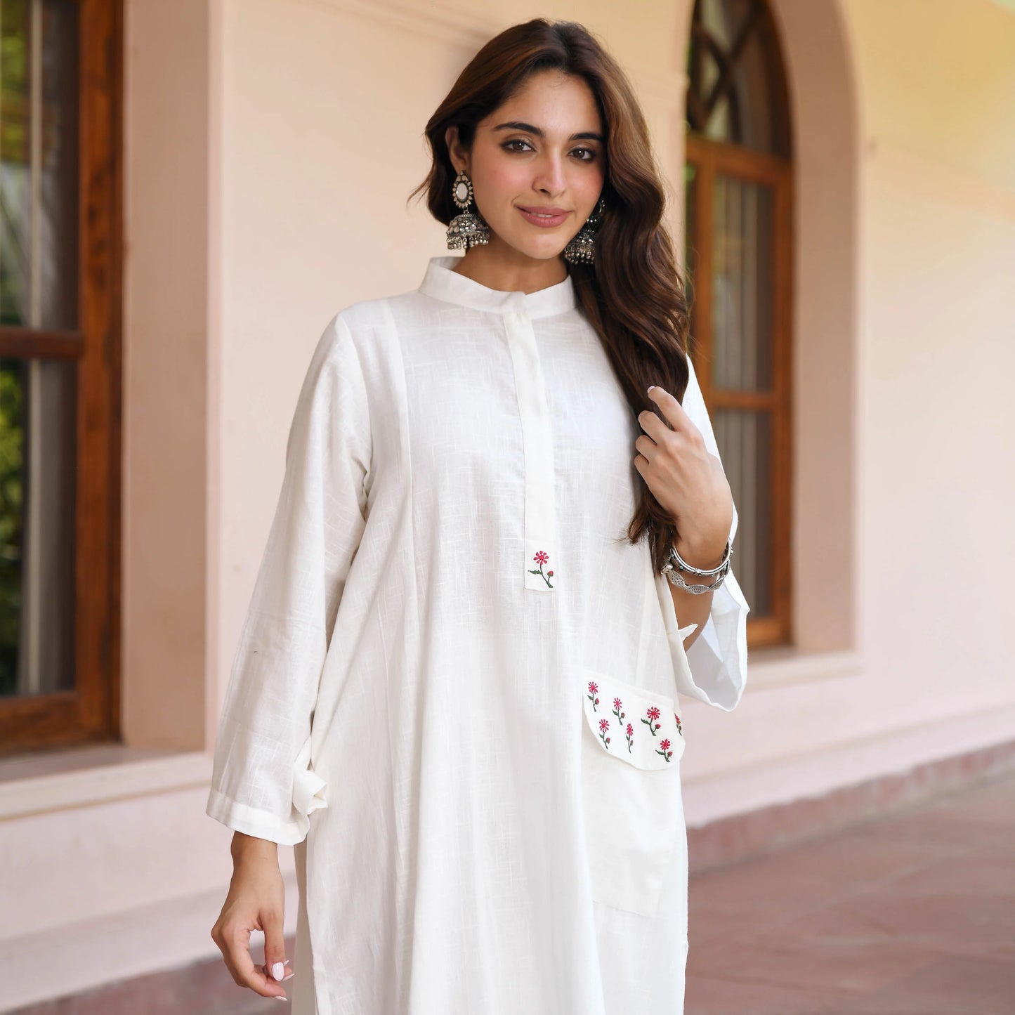 Vyana White Cotton Slub Hand Embroidered Kurta Set