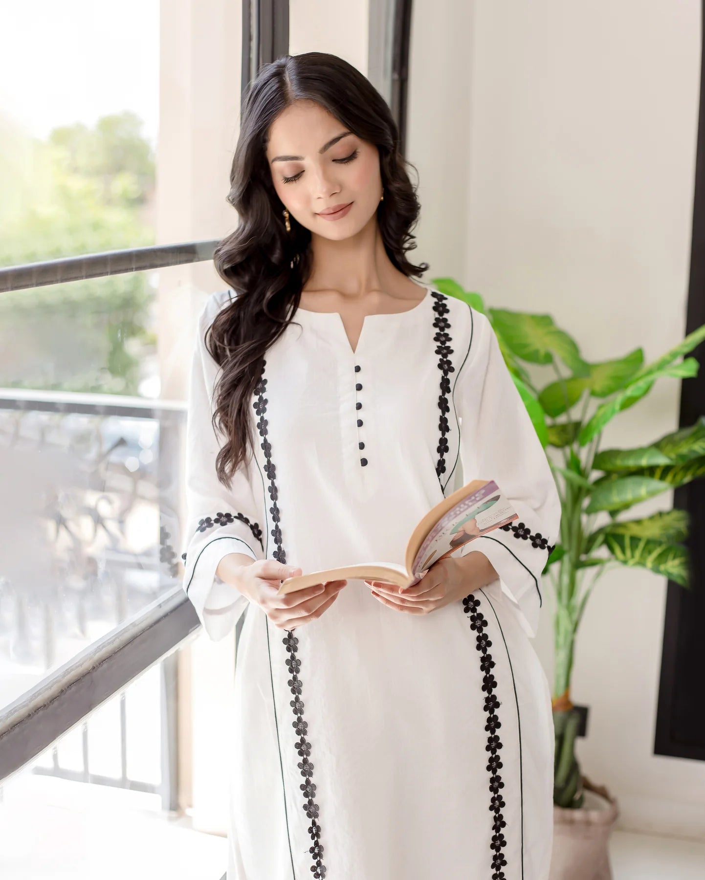 Shvetra White Cotton Flex Kurta Pant Set with Black Thread Accents