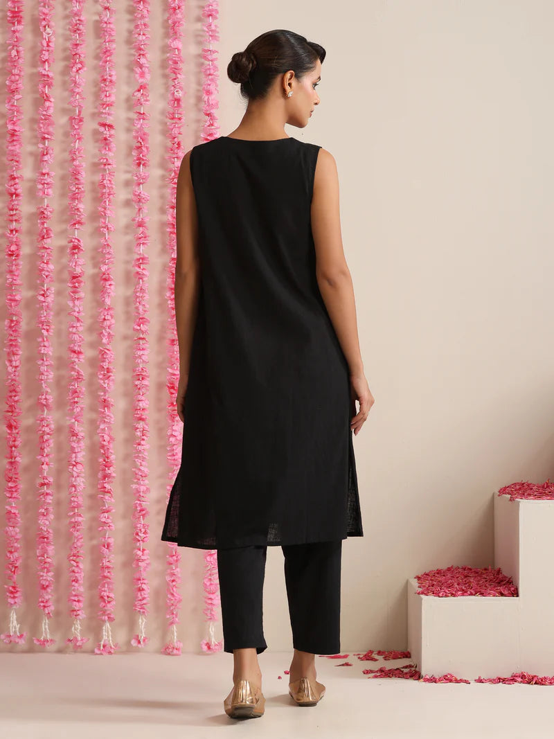 Ruhani Noir Charm – Cotton Slub Kurta Pant Dupatta Set