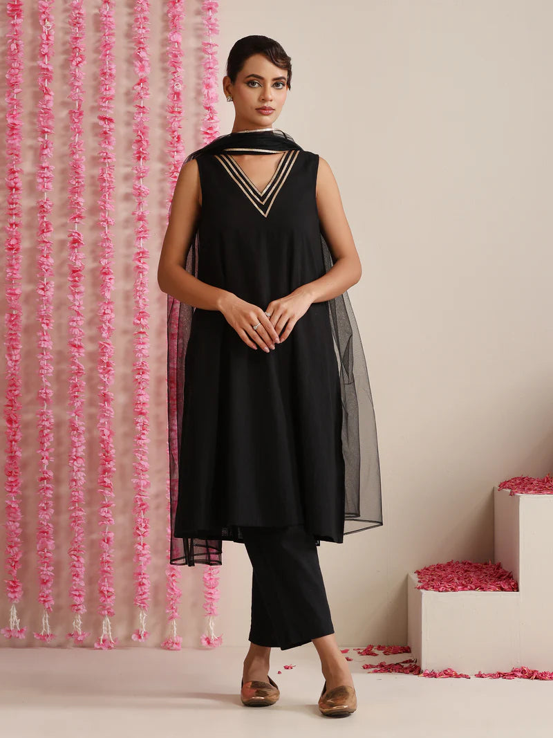 Ruhani Noir Charm – Cotton Slub Kurta Pant Dupatta Set