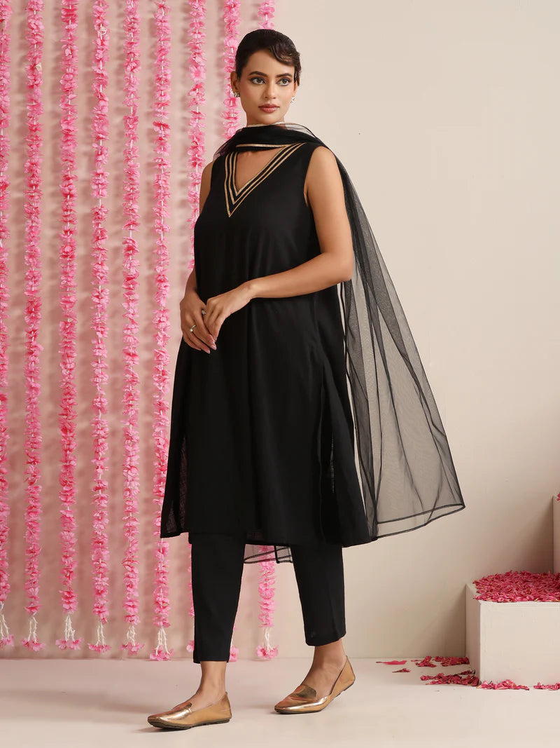Ruhani Noir Charm – Cotton Slub Kurta Pant Dupatta Set