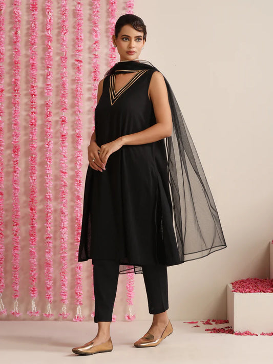 Ruhani Noir Charm – Cotton Slub Kurta Pant Dupatta Set