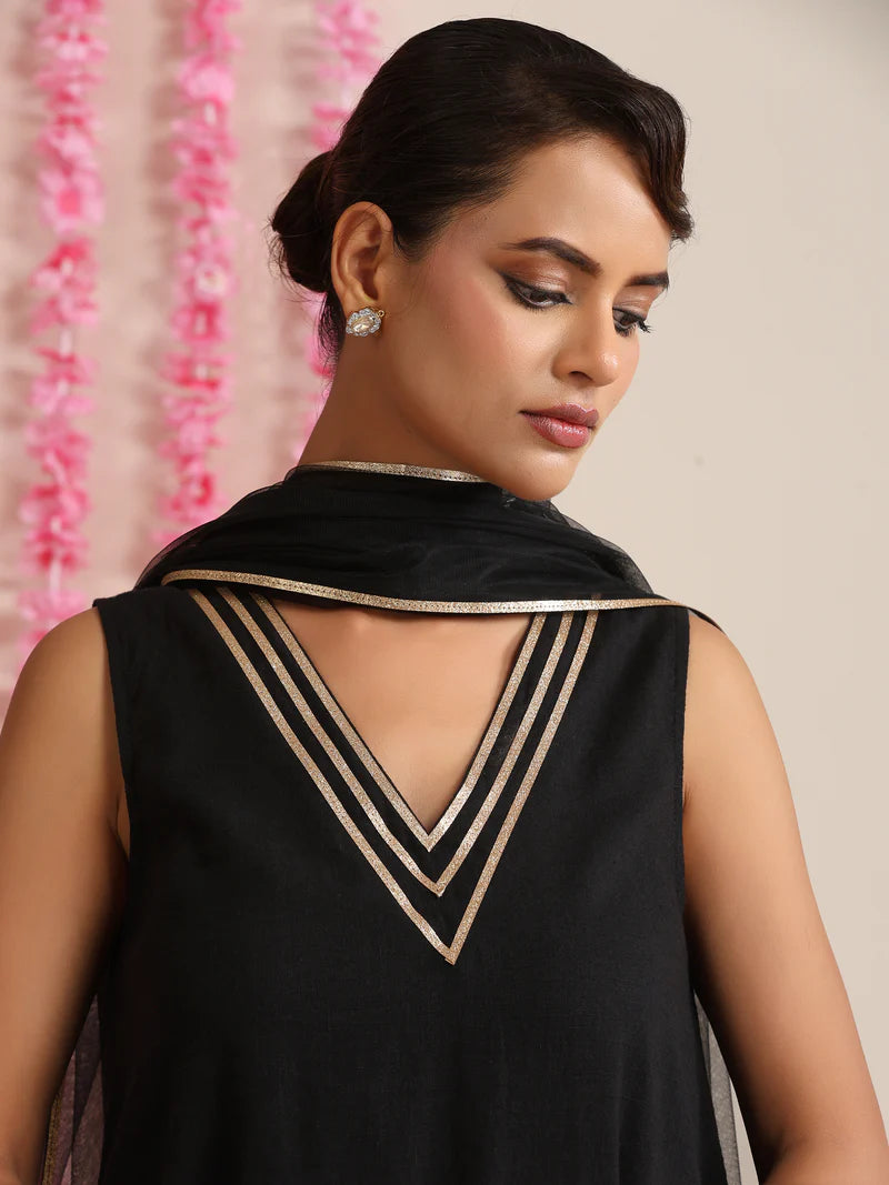 Ruhani Noir Charm – Cotton Slub Kurta Pant Dupatta Set